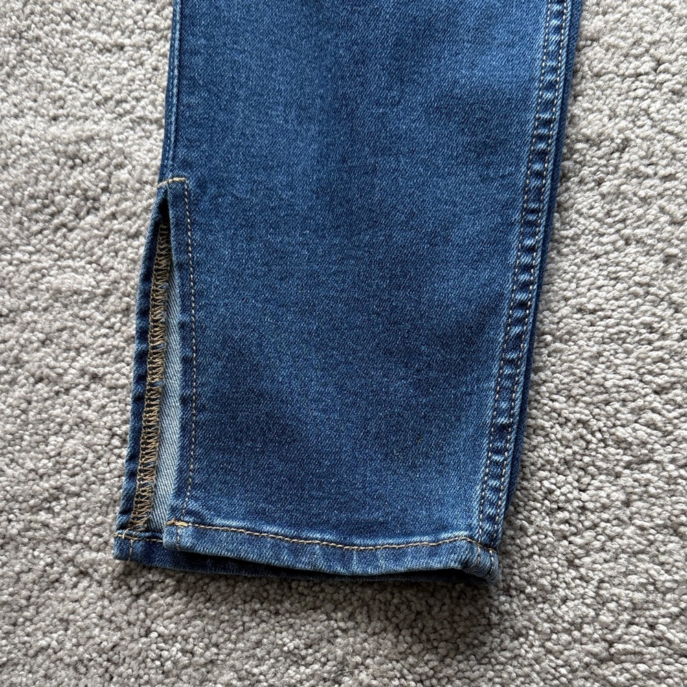 Old Navy Women's Skinny Jeans in Classic Blue - Picture 3 of 3